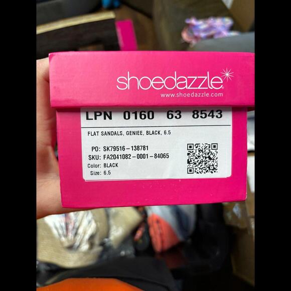 Gorgeous, beautiful, sparkly shoe dazzle geniee, flat sandals, gladiator 6.5 - Picture 4 of 4